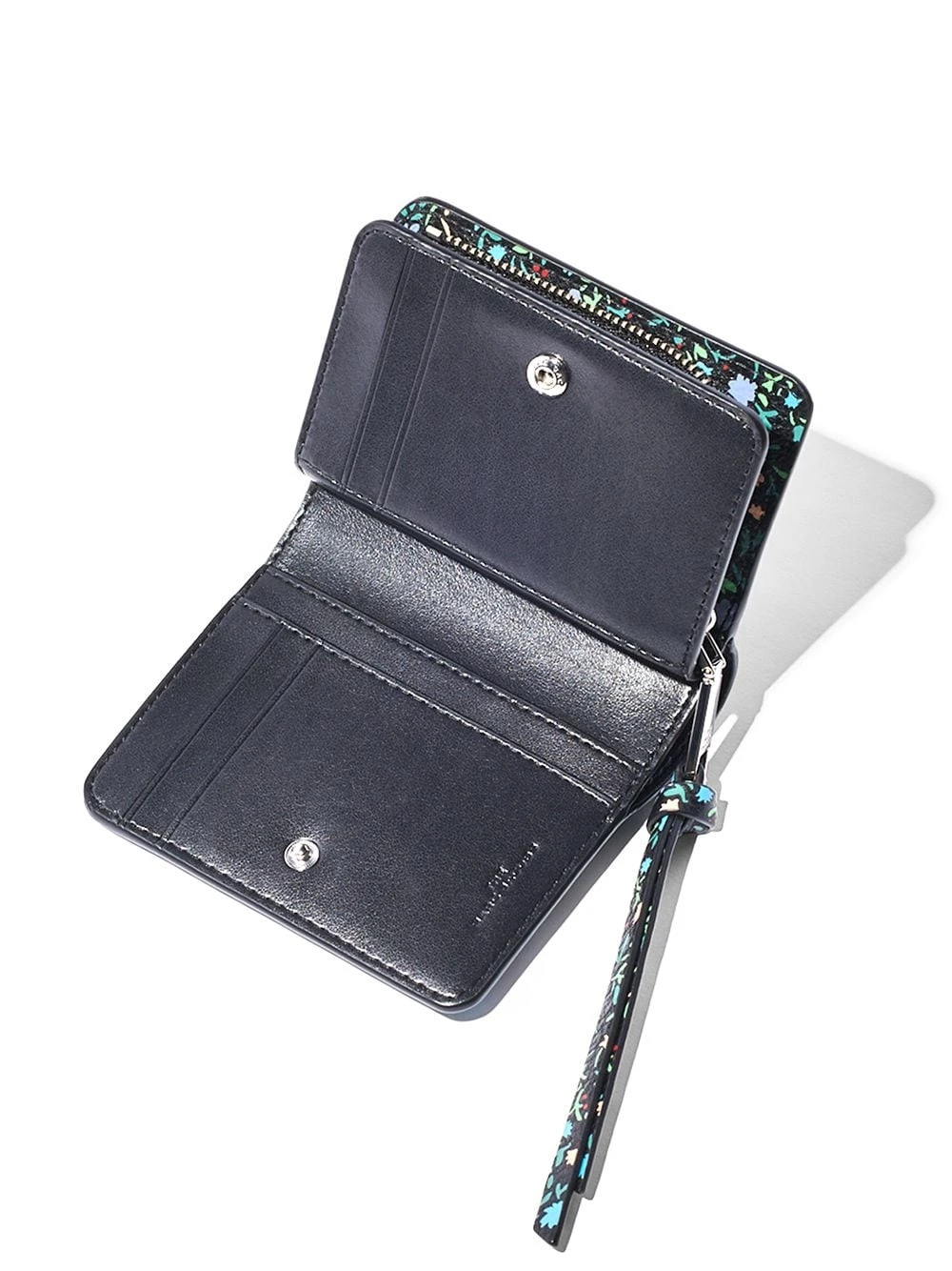 Budget 🔔 Marc Jacobs Mini The Softshot ditsy floral compact wallet ✨ 6 Marc Jacobs mini The Softshot ditsy floral compact wallet